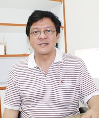 Dr. Watcharawet Thongsuk says gold card holders will now be able to receive free dental, medical and preventative care treatment in Pattaya, even if they are not registered here.